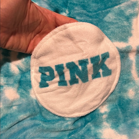 Pink Victotia secret towel - Picture 5 of 10